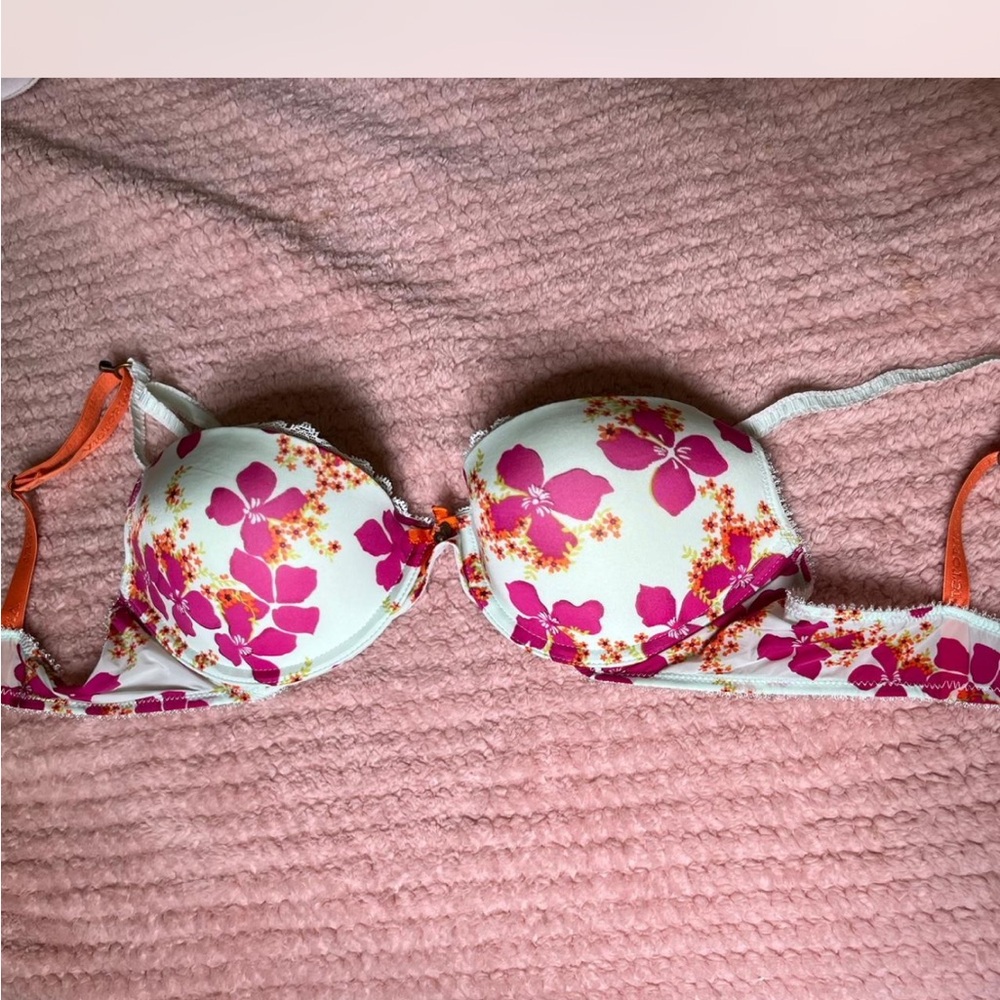Vintage Victoria’s Secret Pout Bra